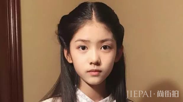 被称为“小章子怡”的她因合作王凯爆红，小小年纪就已是老戏骨