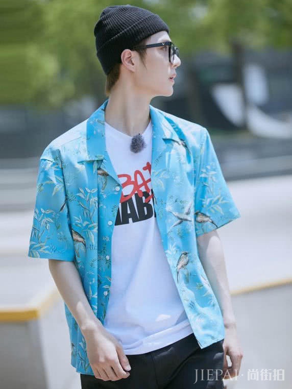 滑板少年王一博运动风搭配帅气又有活力