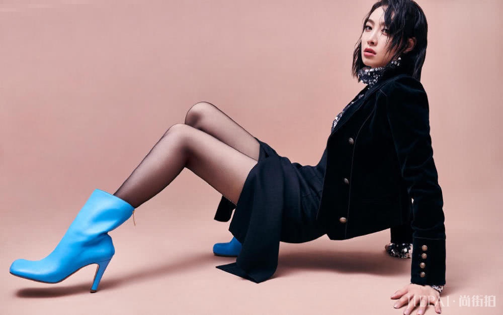 宋茜穿6万5的轻纱裙直接躺地上，美得高级