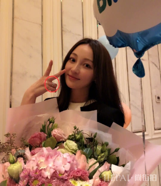 文章马伊琍离婚，姚笛之前近照被翻出带戒指外出