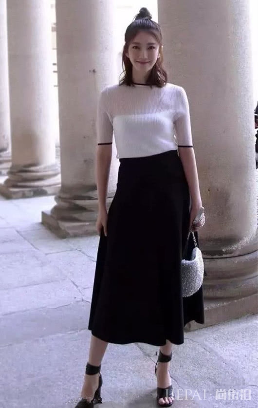 想要惬意过暑假？学刘诗诗江疏影穿T恤，针织面料更柔软