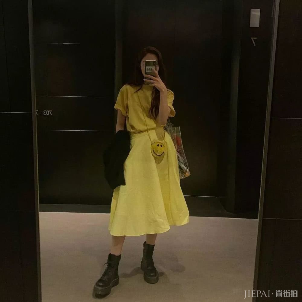 只会学泫雅穿搭?看宋妍霏穿衣打扮经了解一下