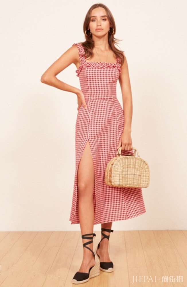 夏日红色格子裙，摆脱土气和廉价感，打造你的复古英伦风