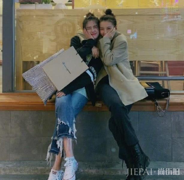 宋祖儿偶遇林允飞扑闺蜜，散发乱飞画面太滑稽