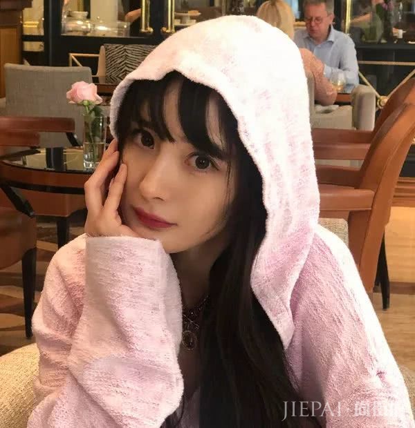 齐刘海终于回潮,“空气刘海”可以退位了