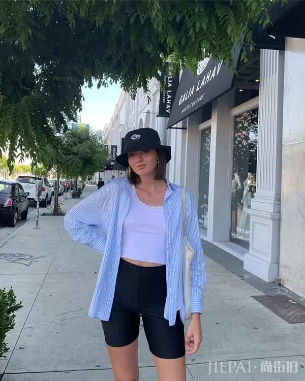 没其他原因，这位法国时尚博主穿衣好看全是因为“颜美人瘦”四个字