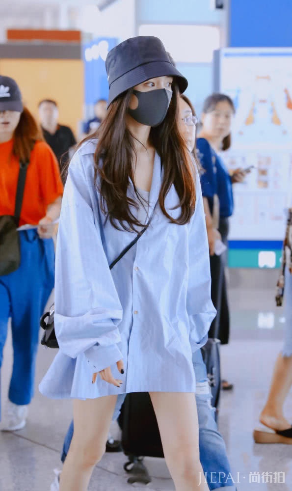 玩下身失踪还要看杨幂，街拍带货鼻祖果然不简单