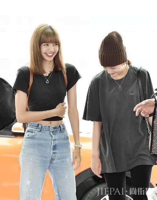 人间“芭比”Lisa太百变,看看她的私服秘籍