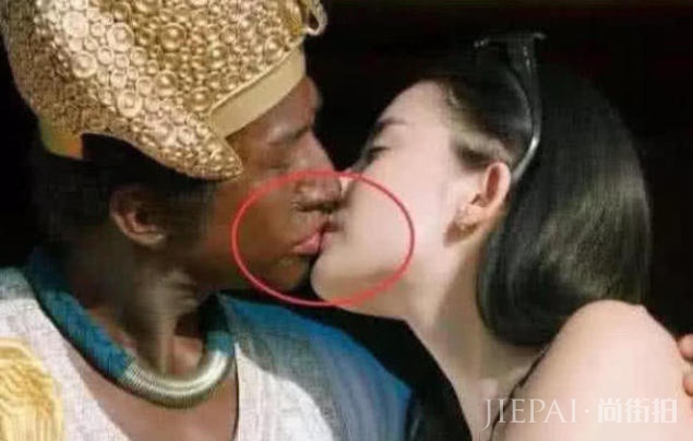 哭笑不得的穿帮镜头，周冬雨身材抢镜，最后一张笑喷了！