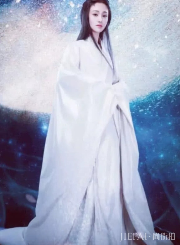 本以为鞠婧祎穿白裙已够仙了，当看到郑爽，才知道什么叫人间仙女