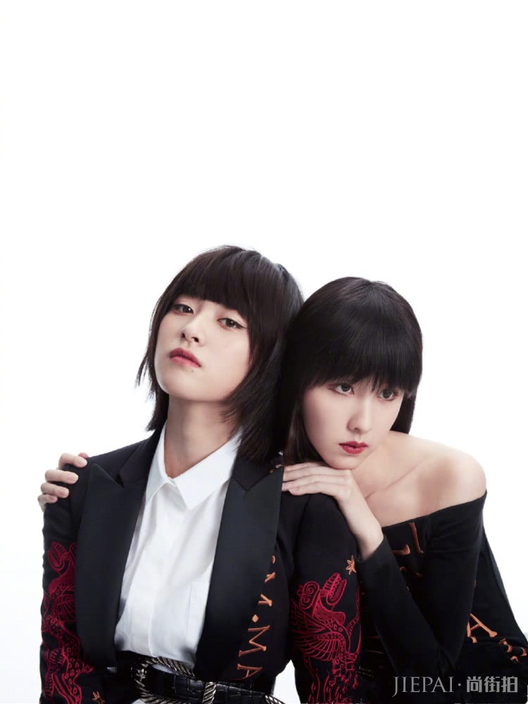 陈都灵沈月同登时尚封面,画烟熏浓妆颠覆往日形象