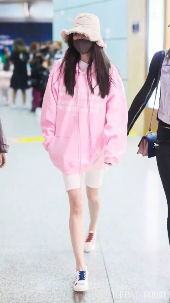 夏天露腿不好驾驶?试试这8种进阶式上衣搭配,帮你练成腿精