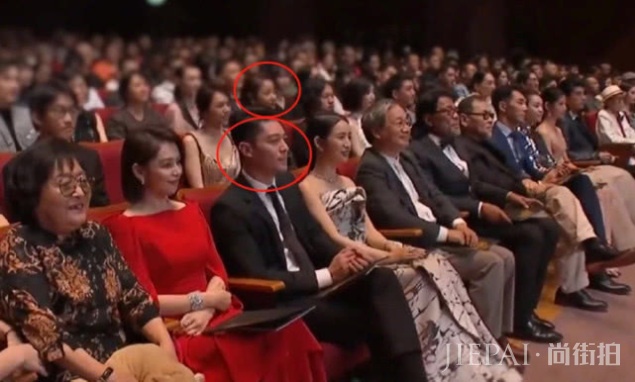 林心如带霍建华与好闺蜜聚会,霍建华搂着林心如,越来越有夫妻相