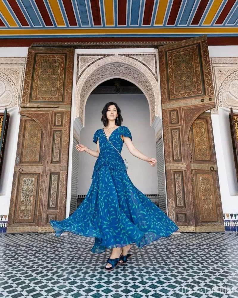 纯色桔梗裙知性美中带着着贵气，成熟女人味尽显