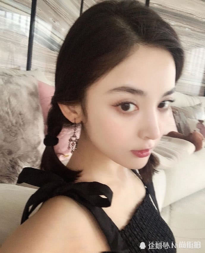 古力娜扎自拍跳舞美照,扎马尾穿1千黑色吊带