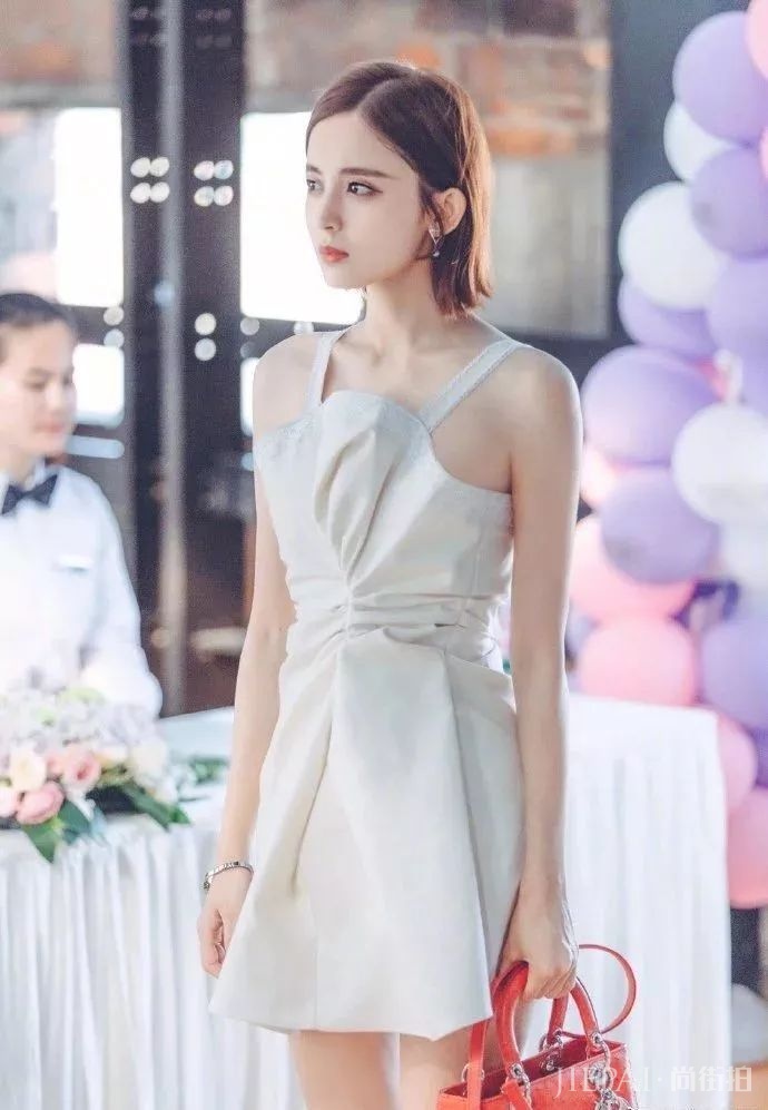 娜扎新剧置装费超百万，260套造型比她的演技和颜值更好看