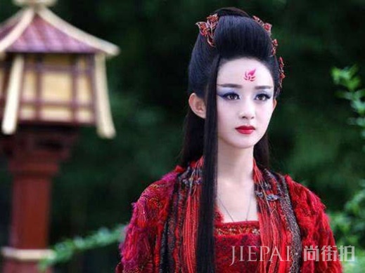 同样是眉间画，躲过了赵丽颖，避开迪丽热巴，而她惊艳了时光！