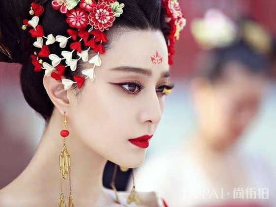 同样是眉间画,躲过了赵丽颖,避开迪丽热巴,而她惊艳了时光!