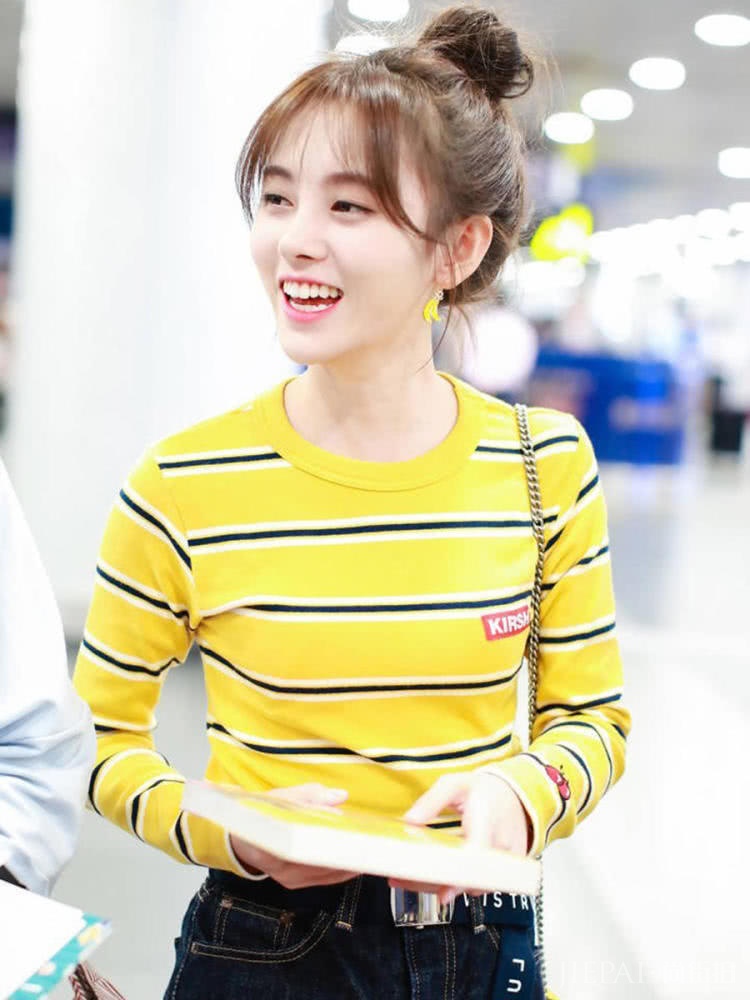 金泫雅晒自拍耳环太亮眼，小野马这回少女心了