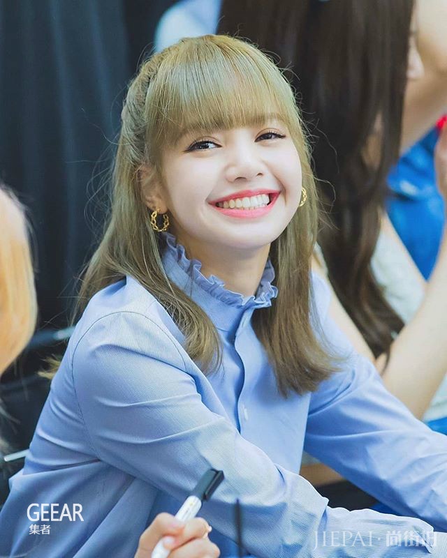 公主辫明明人人都能绑，为何Lisa就绑得比我们好？