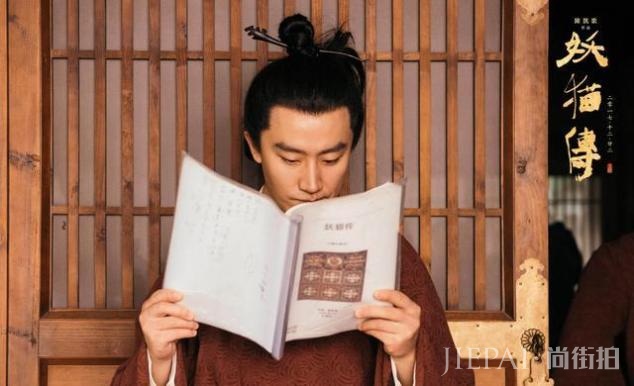 曾合作过孙俪杨幂，被陈凯歌冯小刚哄抢力捧，这部戏里他演坏大叔