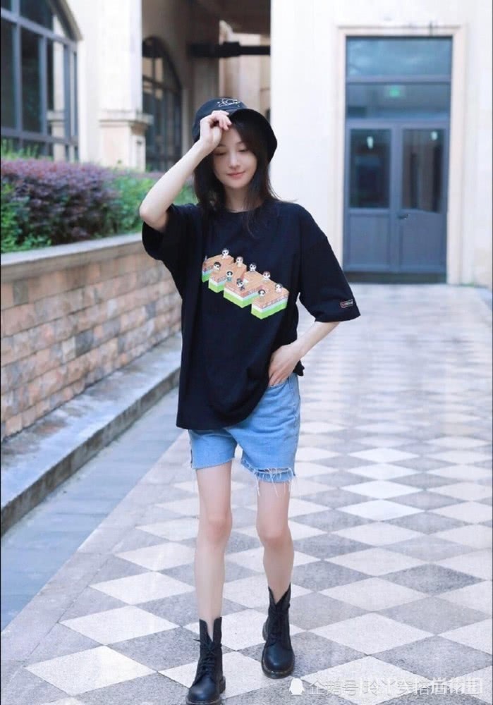 郑爽这么紧的裤子都穿不满！腿细的太不真实