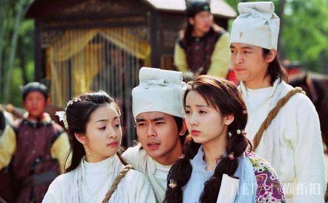 胡歌带她入行，唐嫣把她带火，公认的女神，今35岁的她美到犯规