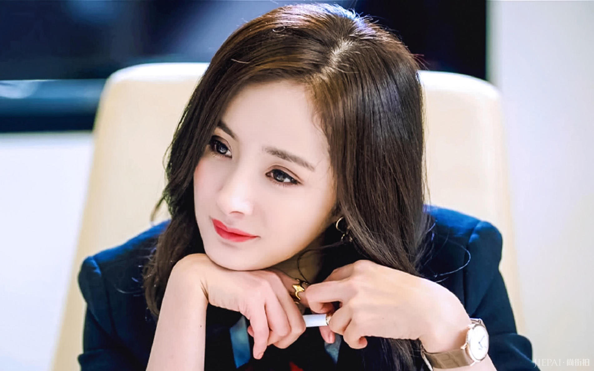 被曝拍新戏《暴风眼》三个月请假42天？杨幂方回应了