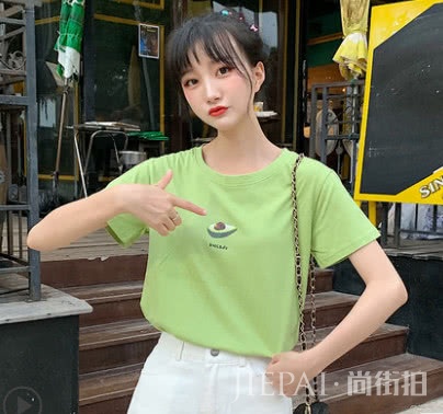 今夏还穿黑色,粉色?out了!“绿衣服”正火热,显活力又清爽