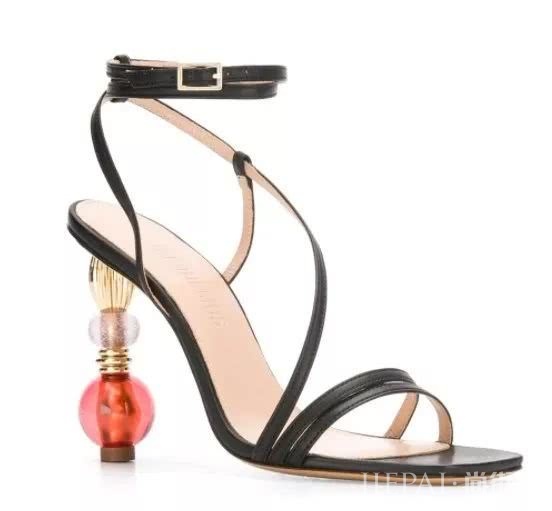 欧美街拍 阔腿裤穿不好罪魁祸首可能因为这五双鞋