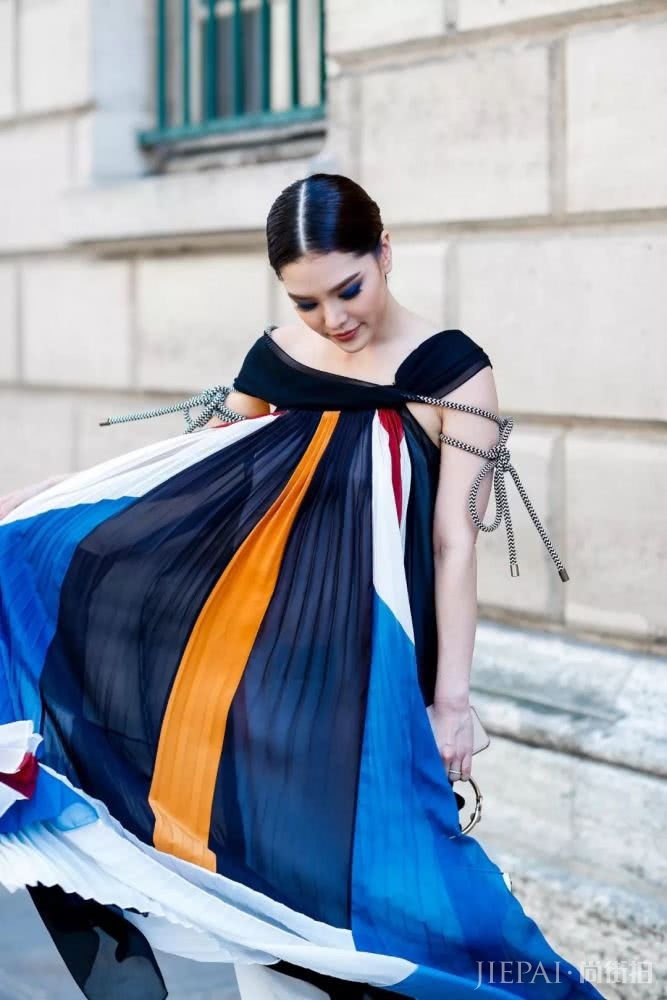 七月还没减肥成功?就让这条裙子帮你瘦着整个夏季吧