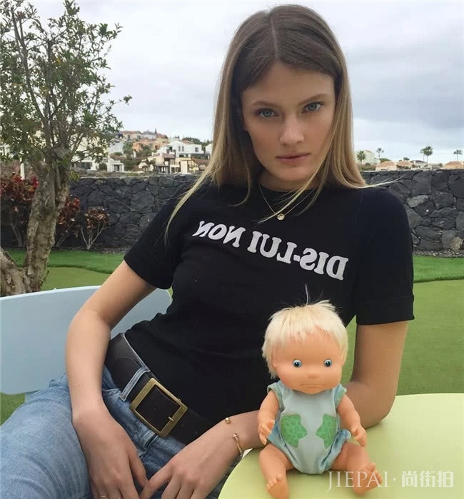 夏季穿搭难,让牛仔裤帮你搞定,让你出行美得更自信