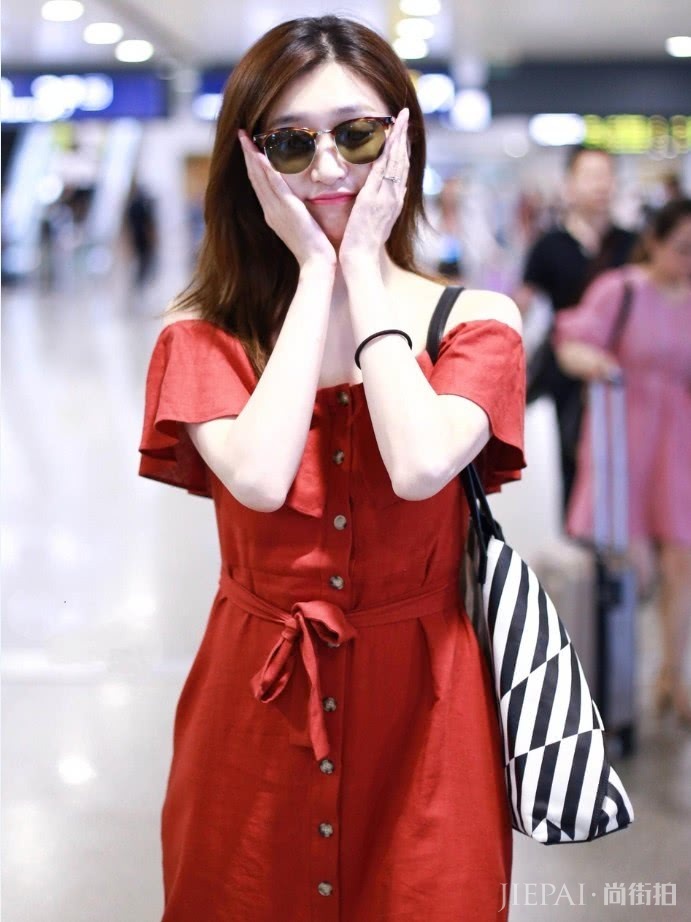 “火龙果裙”虽然好看,但敢买不敢穿,连江疏影穿上都驾驭不了