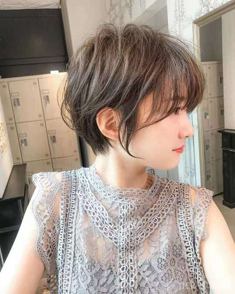 烫短发冷烫好还是热烫好？爱烫发的女生了解一下，免得被误导