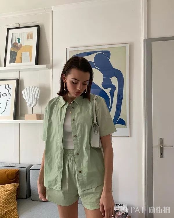 没其他原因，这位法国时尚博主穿衣好看全是因为“颜美人瘦”四个字