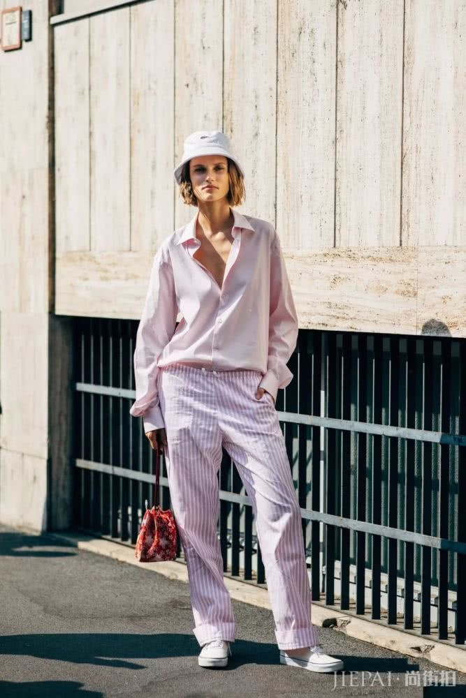 欧美街拍 你看到的粉色其实是一颗少女心