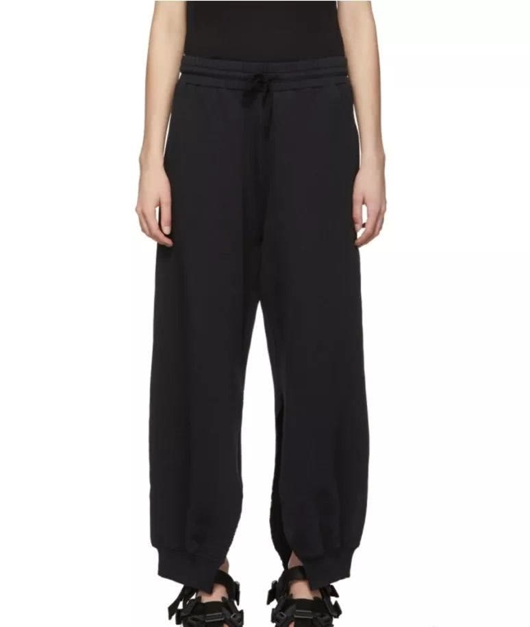 只会学泫雅穿搭?看宋妍霏穿衣打扮经了解一下