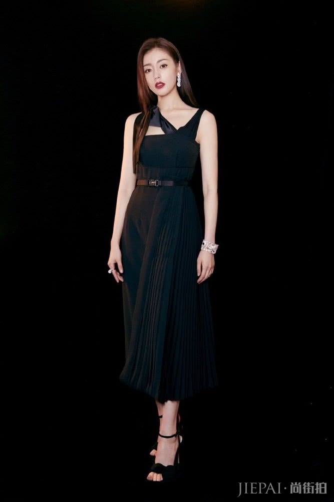 张天爱私服满屏少女感,哪像29岁的人