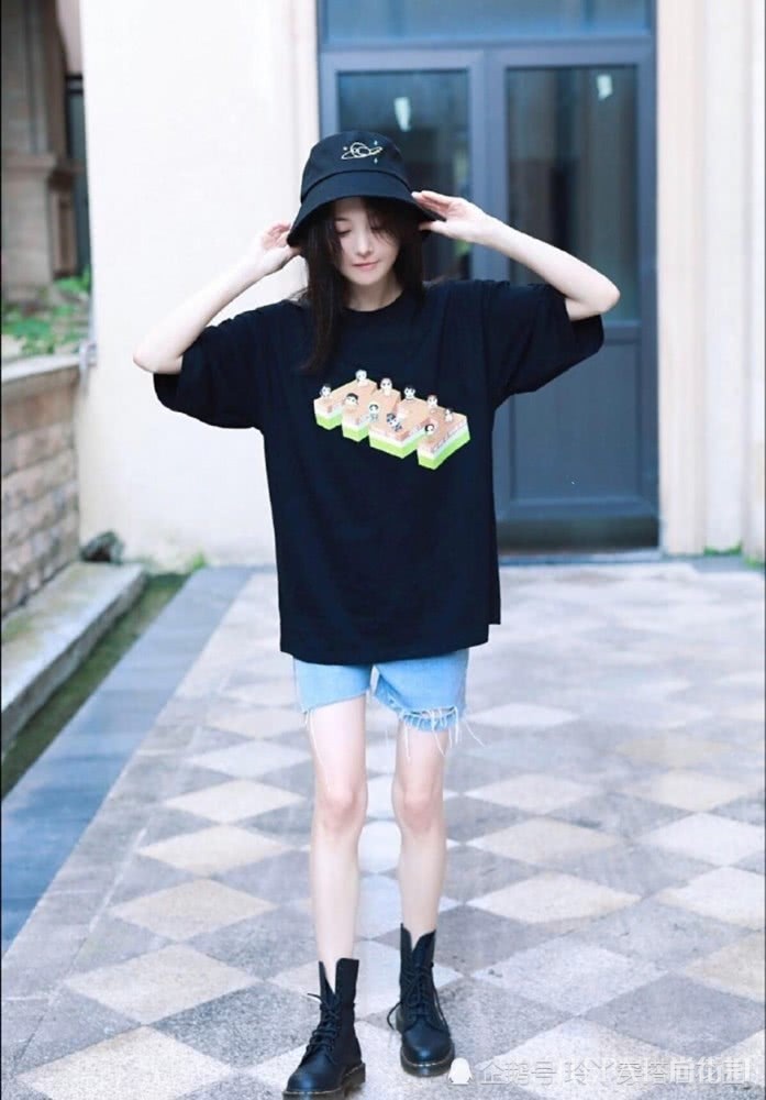 郑爽这么紧的裤子都穿不满！腿细的太不真实