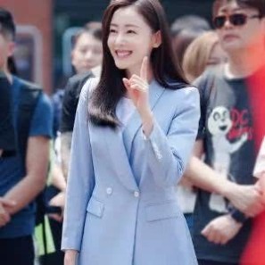 第一个从网剧红到大银幕的女星,新剧要求扮土,和路演对比更惨烈