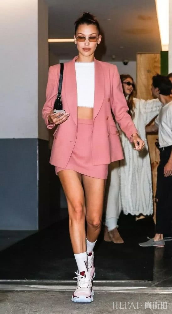 欧美街拍 你看到的粉色其实是一颗少女心