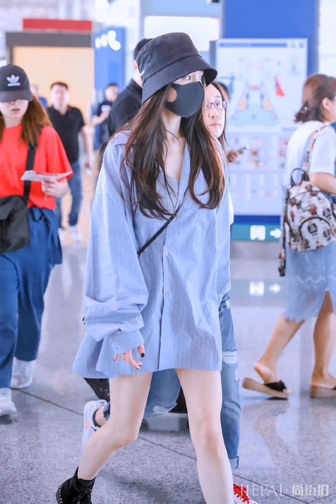 玩下身失踪还要看杨幂，街拍带货鼻祖果然不简单