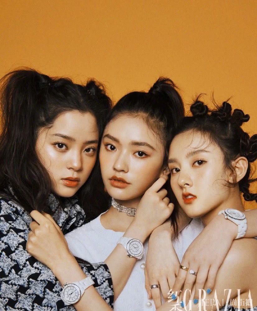 三小花携手拍大片，宋祖儿怪物头娜比双马尾，林允初恋脸高级出众