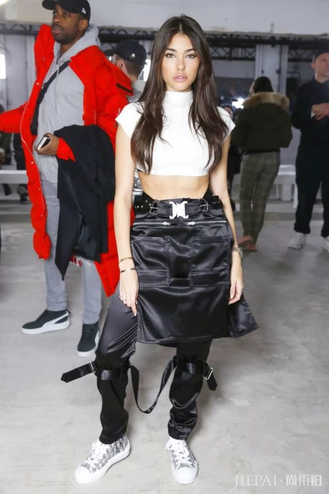 小个子穿搭模板又多一个，160变170得看“啤酒妹”