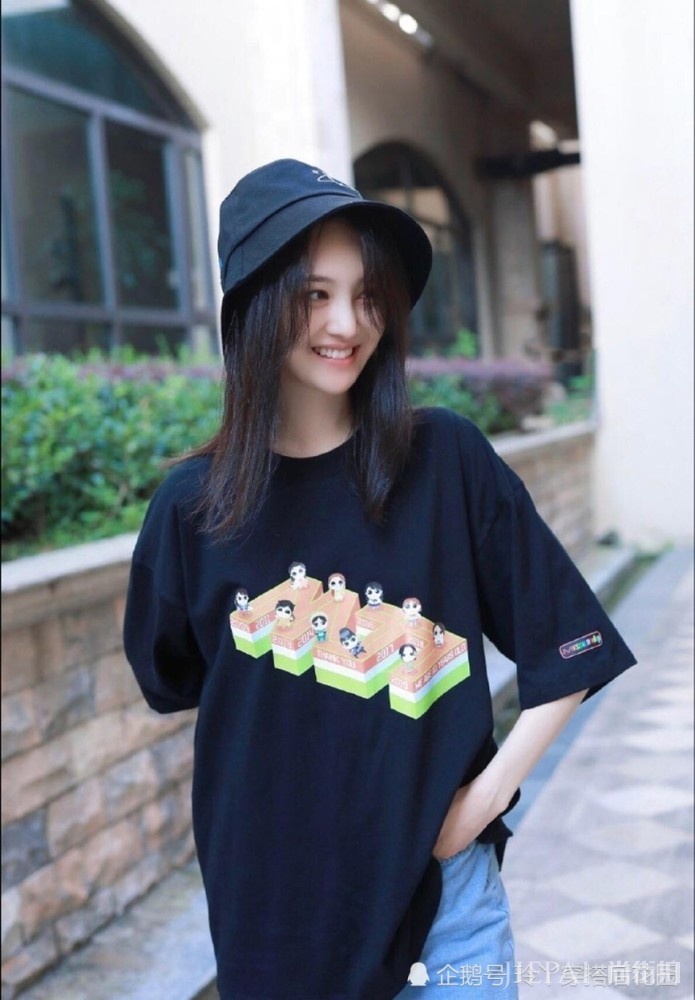 郑爽这么紧的裤子都穿不满！腿细的太不真实