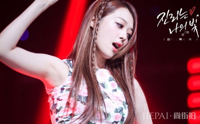 崔雪莉用舌头给樱桃梗打结,网友赞其不仅人长得好看,舌头还灵活