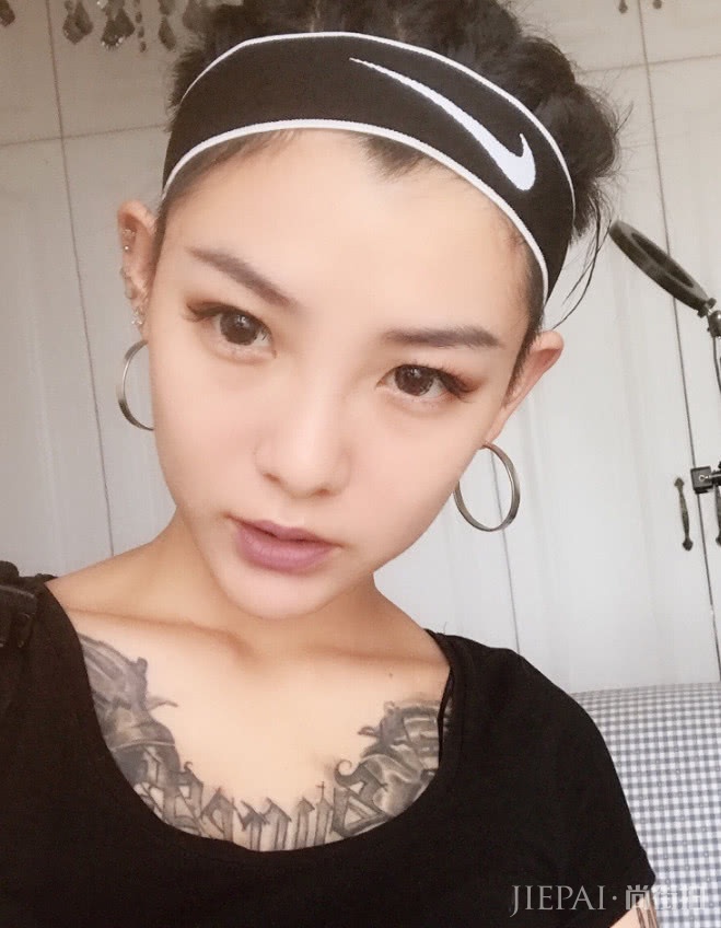 网络走红的花臂“暗黑新娘”,婚后形象多变,这真是一个人?