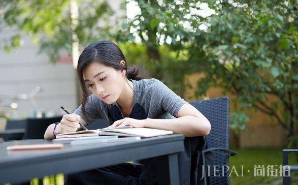 当红女星意外怀孕,打死却不愿说出孩子生父,原因其实很现实!