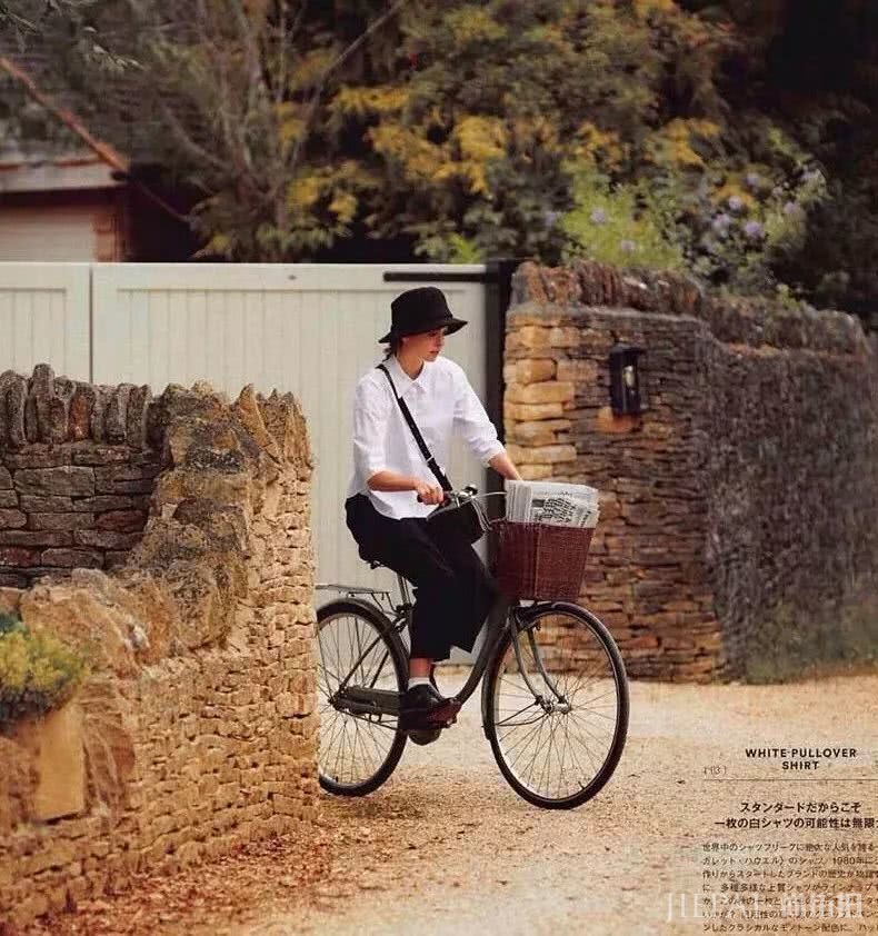 Veegee烟嗓很迷人？我却看中了她的“尖尖领”