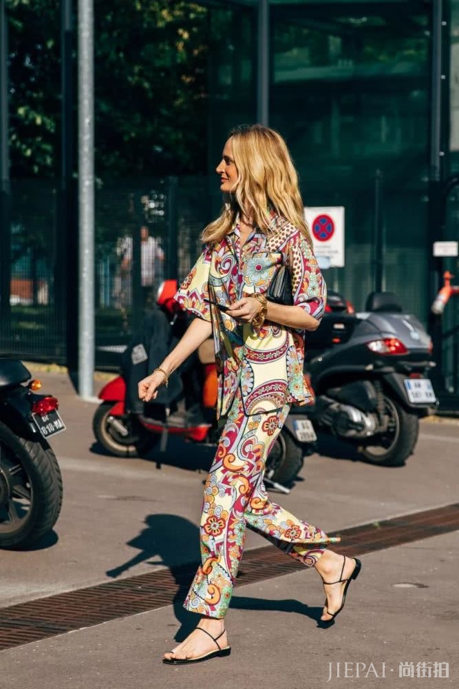 欧美街拍 阔腿裤穿不好罪魁祸首可能因为这五双鞋